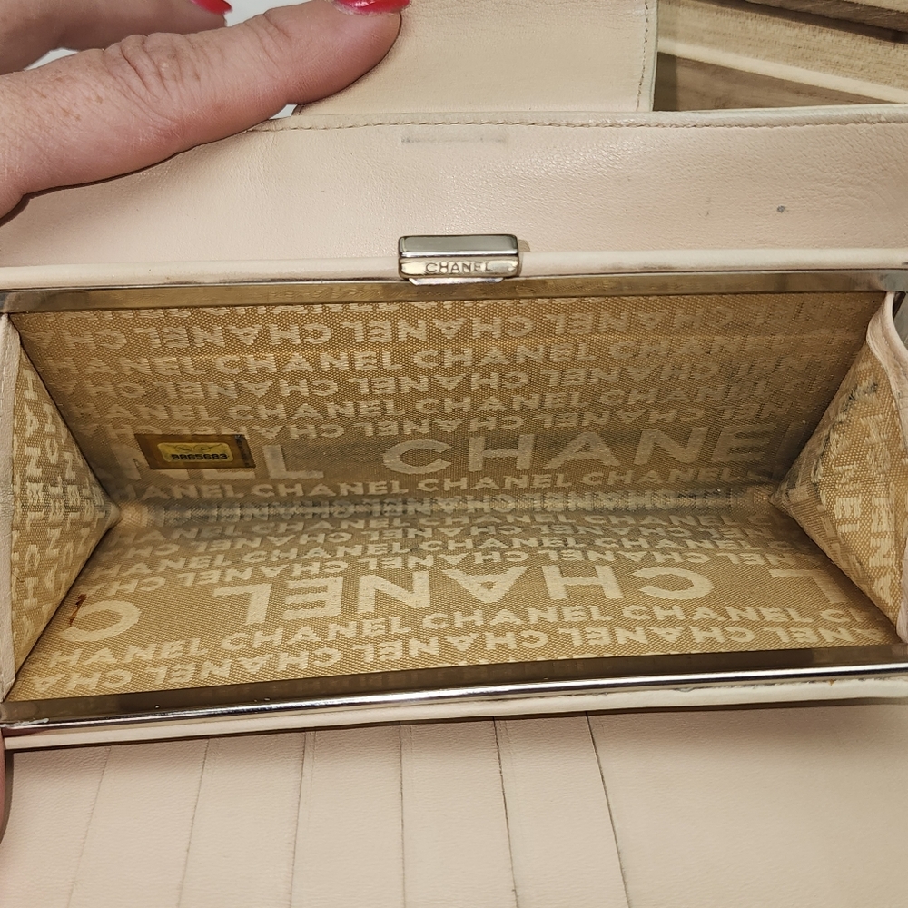 Authentic Chanel Icon Line Leather Wallet In Cream - Picture 11 of 17